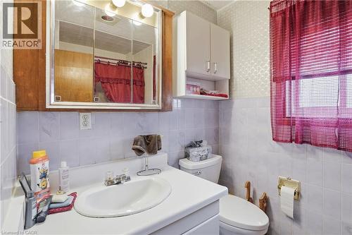 105 Tolton Avenue, Hamilton, ON - Indoor Photo Showing Bathroom