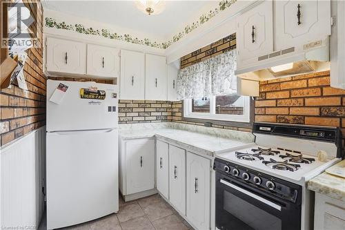 105 Tolton Avenue, Hamilton, ON - Indoor Photo Showing Kitchen