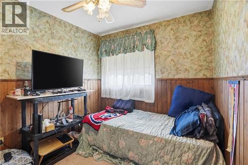 105 Tolton Avenue, Hamilton, ON - Indoor Photo Showing Bedroom