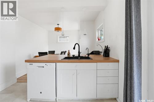 2543 Garnet Street, Regina, SK - Indoor Photo Showing Kitchen With Double Sink