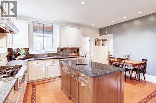 5 Undercliffe Avenue, Hamilton, ON - Indoor