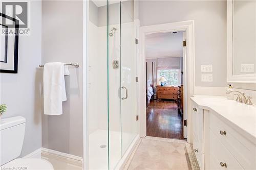 5 Undercliffe Avenue, Hamilton, ON - Indoor Photo Showing Bathroom