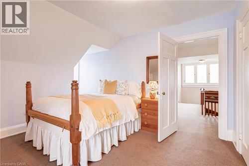 5 Undercliffe Avenue, Hamilton, ON - Indoor Photo Showing Bedroom