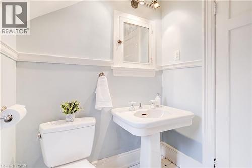 5 Undercliffe Avenue, Hamilton, ON - Indoor Photo Showing Bathroom