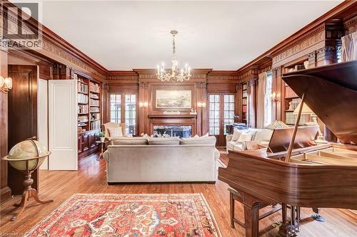 5 Undercliffe Avenue, Hamilton, ON - Indoor Photo Showing Living Room With Fireplace