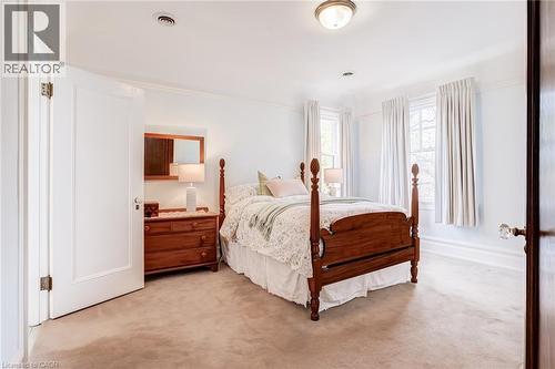 5 Undercliffe Avenue, Hamilton, ON - Indoor Photo Showing Bedroom