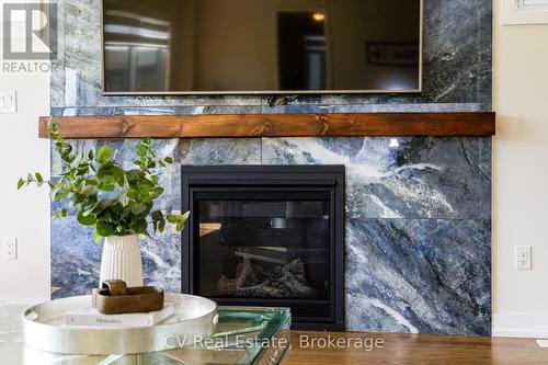 111 Stoneleigh Drive, Blue Mountains, ON - Indoor Photo Showing Living Room With Fireplace