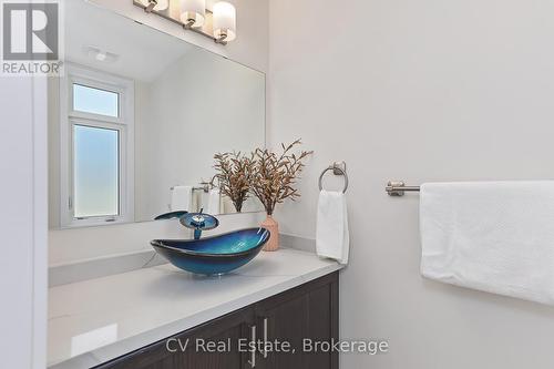 111 Stoneleigh Drive, Blue Mountains, ON - Indoor Photo Showing Bathroom