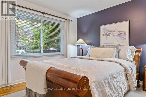 1373 Queen Victoria Avenue, Mississauga, ON - Indoor Photo Showing Bedroom