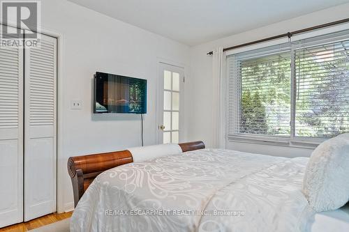 1373 Queen Victoria Avenue, Mississauga, ON - Indoor Photo Showing Bedroom