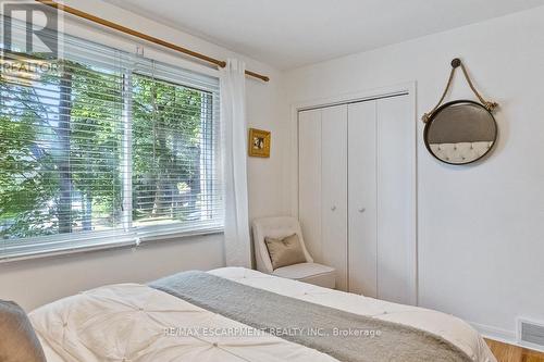 1373 Queen Victoria Avenue, Mississauga, ON - Indoor Photo Showing Bedroom