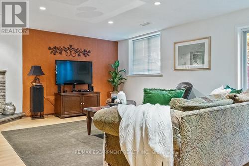 1373 Queen Victoria Avenue, Mississauga, ON - Indoor