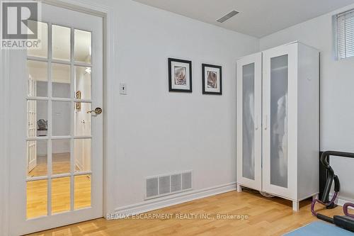 1373 Queen Victoria Avenue, Mississauga, ON - Indoor