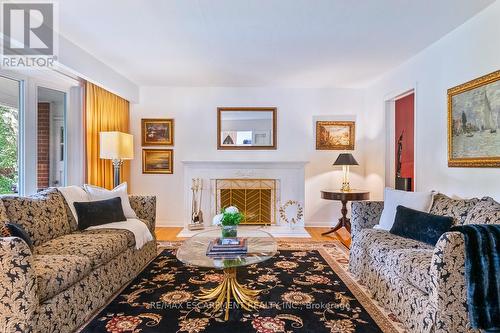 1373 Queen Victoria Avenue, Mississauga, ON - Indoor Photo Showing Living Room With Fireplace