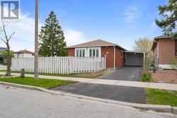 19 SHALOM CRESCENT Toronto, ON M9V 4J3