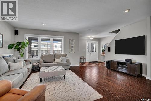 158 Cornish Road, Saskatoon, SK - Indoor Photo Showing Living Room