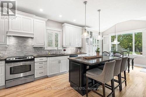 32 Feldspar Crescent, Ottawa, ON - Indoor Photo Showing Kitchen With Upgraded Kitchen