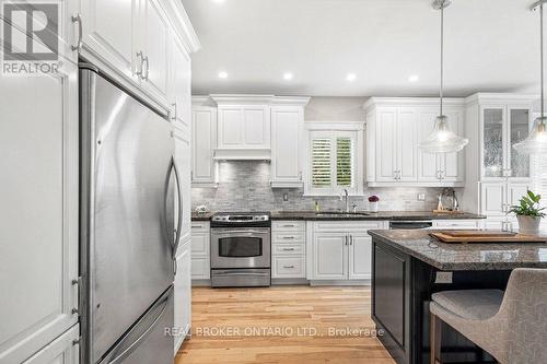32 Feldspar Crescent, Ottawa, ON - Indoor Photo Showing Kitchen With Upgraded Kitchen