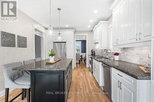 32 Feldspar Crescent, Ottawa, ON - Indoor Photo Showing Kitchen With Upgraded Kitchen
