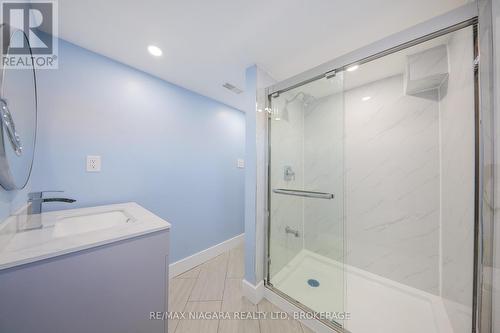 5 Meadowvale Drive, St. Catharines (Lakeport), ON - Indoor Photo Showing Bathroom