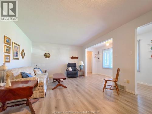 21 Earl Drive, Chatham, ON - Indoor