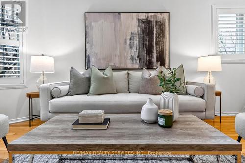 6 Creekwood Drive, Brampton, ON - Indoor Photo Showing Living Room