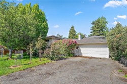 726 ROCKHEIGHTS Ave Esquimalt, BC V9A 6J3