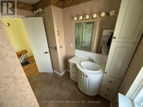24 - 2 Paradise Boulevard, Ramara, ON - Indoor Photo Showing Bathroom