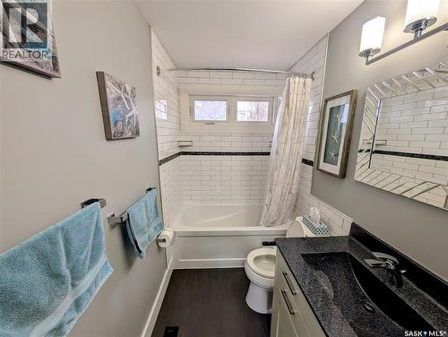 24 Dryburgh Crescent, Regina, SK - Indoor Photo Showing Bathroom