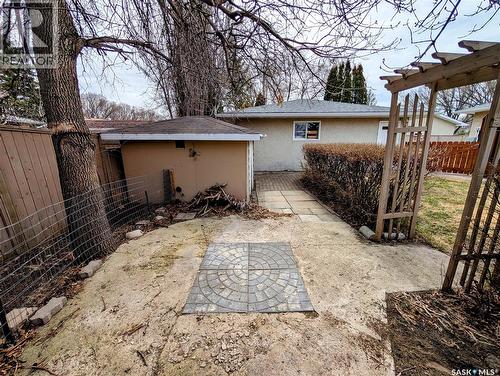 24 Dryburgh Crescent, Regina, SK - Outdoor