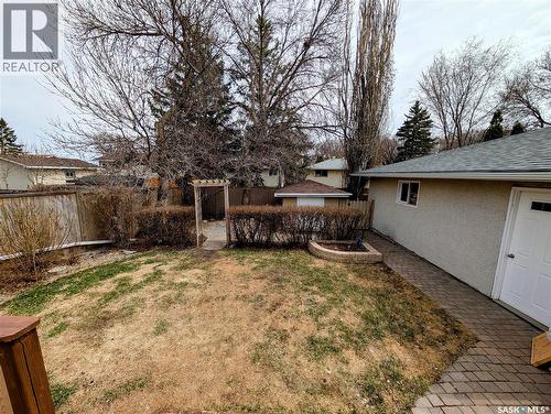 24 Dryburgh Crescent, Regina, SK - Outdoor