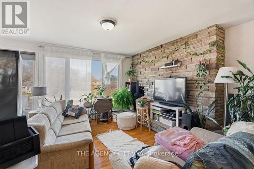 Upstairs residential unit - 1310 Woodward Avenue, Ottawa, ON 