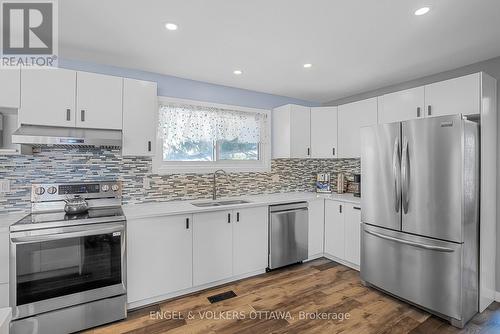 1427 Rosebella Avenue, Ottawa, ON - Indoor Photo Showing Kitchen With Double Sink With Upgraded Kitchen