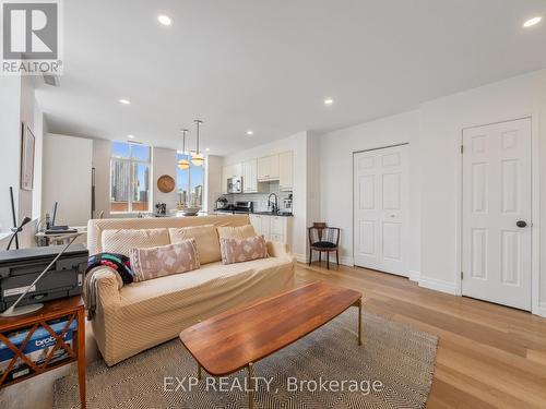 805 - 36 James Street S, Hamilton, ON - Indoor Photo Showing Living Room