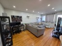 Salon - 233-266 Rue Lawrence, Longueuil (Greenfield Park), QC  - Indoor 