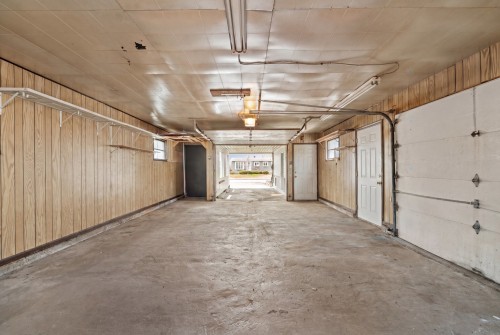 Garage - 523 7E Avenue, Saint-Jérôme, QC - Indoor Photo Showing Garage