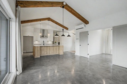 Vue - 73 Rue Dumont, Lac-Brome, QC - Indoor Photo Showing Kitchen