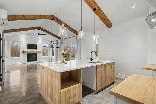 Cuisine - 73 Rue Dumont, Lac-Brome, QC - Indoor Photo Showing Kitchen With Upgraded Kitchen