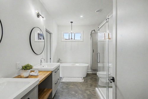 Salle de bains - 73 Rue Dumont, Lac-Brome, QC - Indoor Photo Showing Bathroom