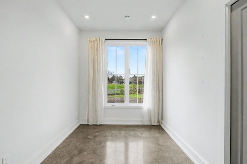 Chambre à coucher - 73 Rue Dumont, Lac-Brome, QC - Indoor Photo Showing Other Room