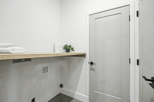 Salle de lavage - 73 Rue Dumont, Lac-Brome, QC - Indoor Photo Showing Other Room