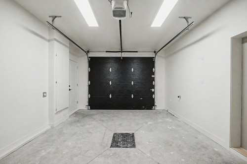 Garage - 73 Rue Dumont, Lac-Brome, QC - Indoor Photo Showing Garage