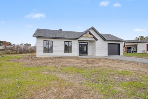 Façade - 73 Rue Dumont, Lac-Brome, QC - Outdoor