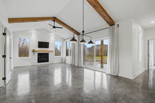 Salon - 73 Rue Dumont, Lac-Brome, QC - Indoor With Fireplace