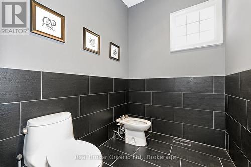 4507 Lakeshore Road, Burlington (Shoreacres), ON - Indoor Photo Showing Bathroom
