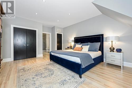 4507 Lakeshore Road, Burlington (Shoreacres), ON - Indoor Photo Showing Bedroom