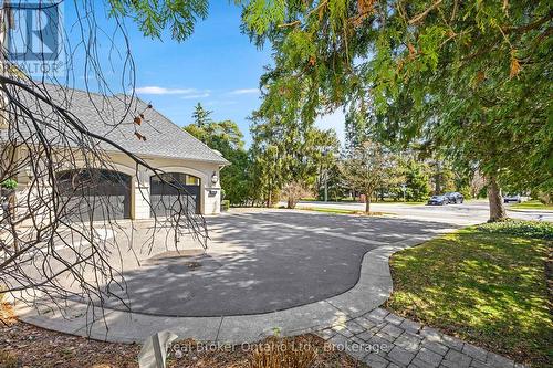 4507 Lakeshore Road, Burlington (Shoreacres), ON - Outdoor