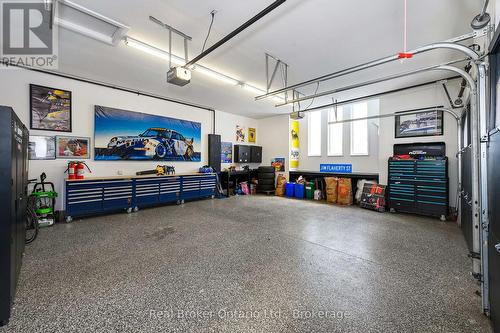 4507 Lakeshore Road, Burlington (Shoreacres), ON - Indoor Photo Showing Garage
