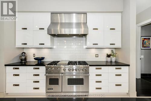 4507 Lakeshore Road, Burlington (Shoreacres), ON - Indoor Photo Showing Kitchen With Upgraded Kitchen