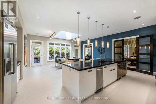 4507 Lakeshore Road, Burlington (Shoreacres), ON - Indoor Photo Showing Kitchen With Upgraded Kitchen